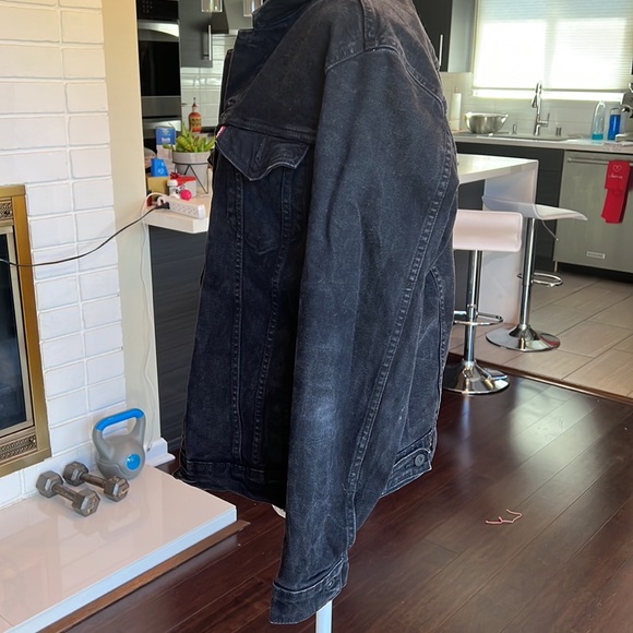 Levi’s Black Denim Jacket l Size L - Picture 3 of 4